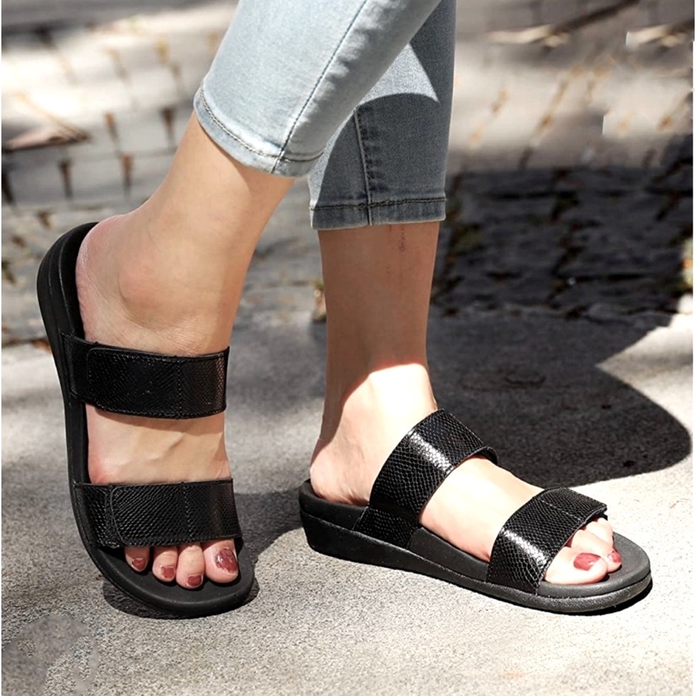 WOMAN’S COMFORT BLACK SANDALS